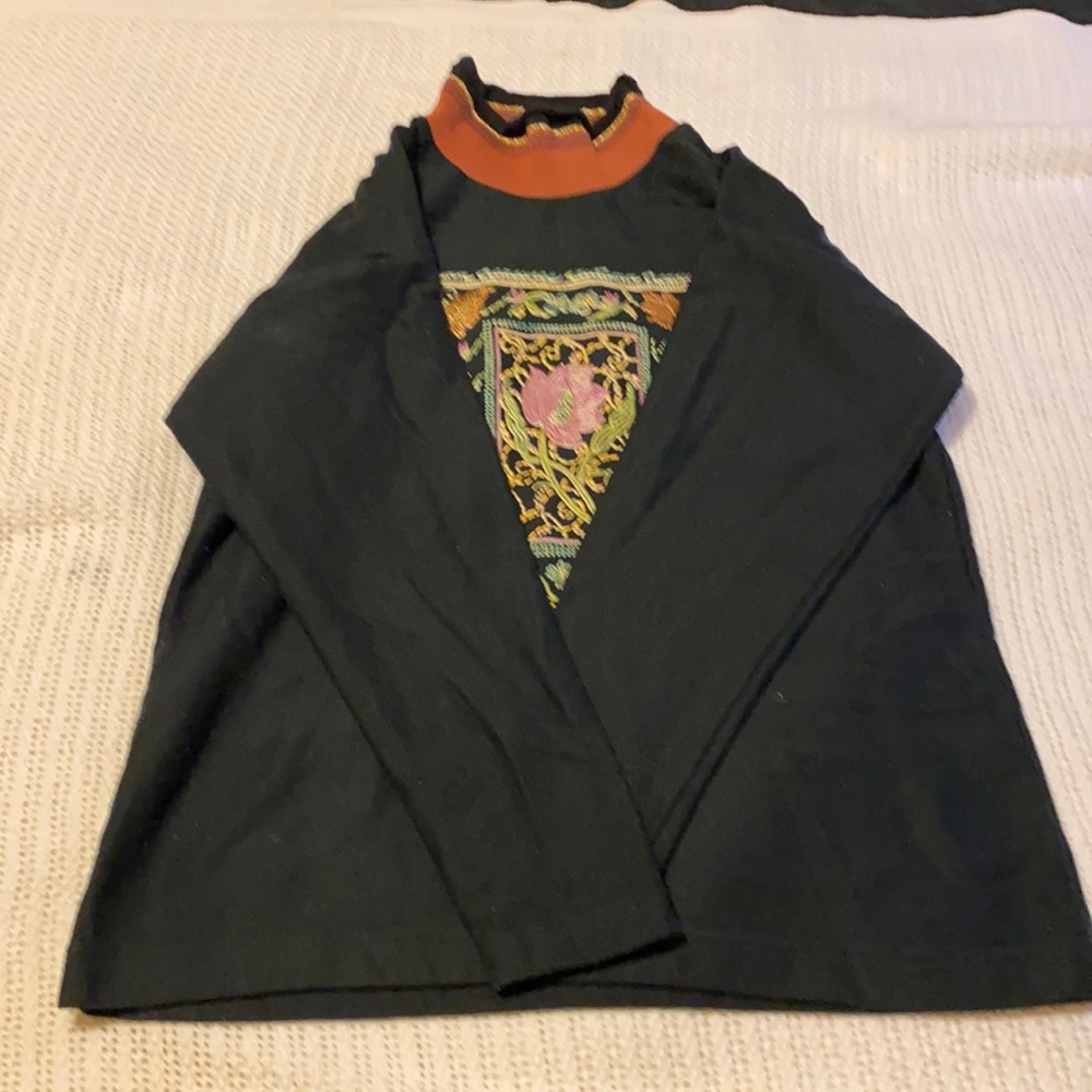 Bobbie Brooks collection black sweater with design size small